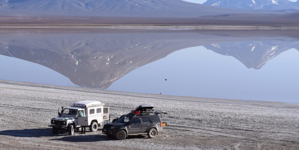 Viagem de carro no Deserto do Atacama