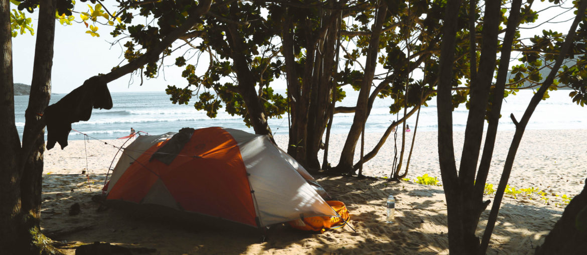 Barraca de camping na Praia do Sono, RJ